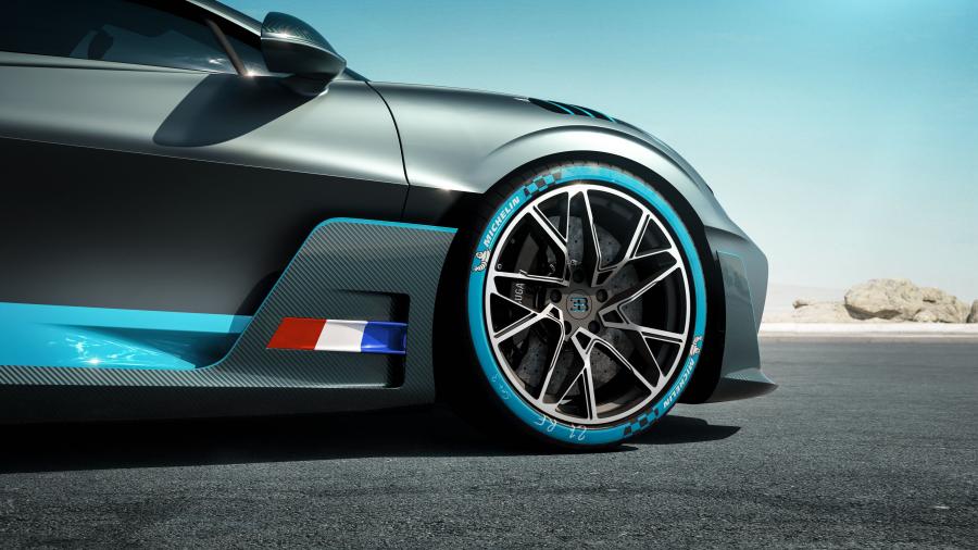 Детали экстерьера Bugatti Divo 2018 года  (фото 23 из 46)